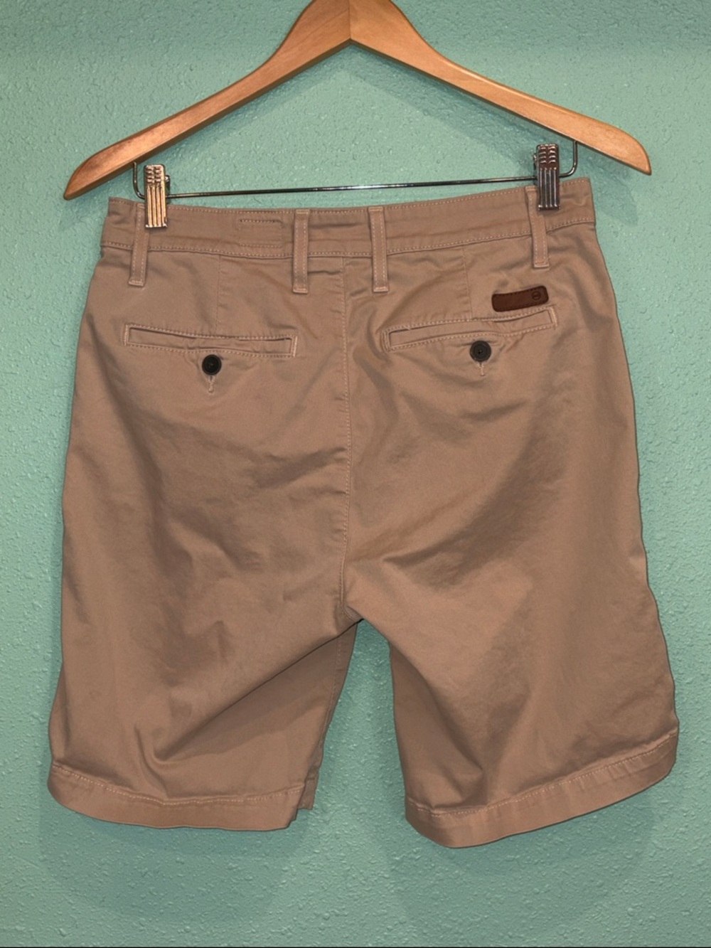 AG Adriano Goldschmied Men's Khaki Flat Front Shorts.  30R waist. - Picture 3 of 5
